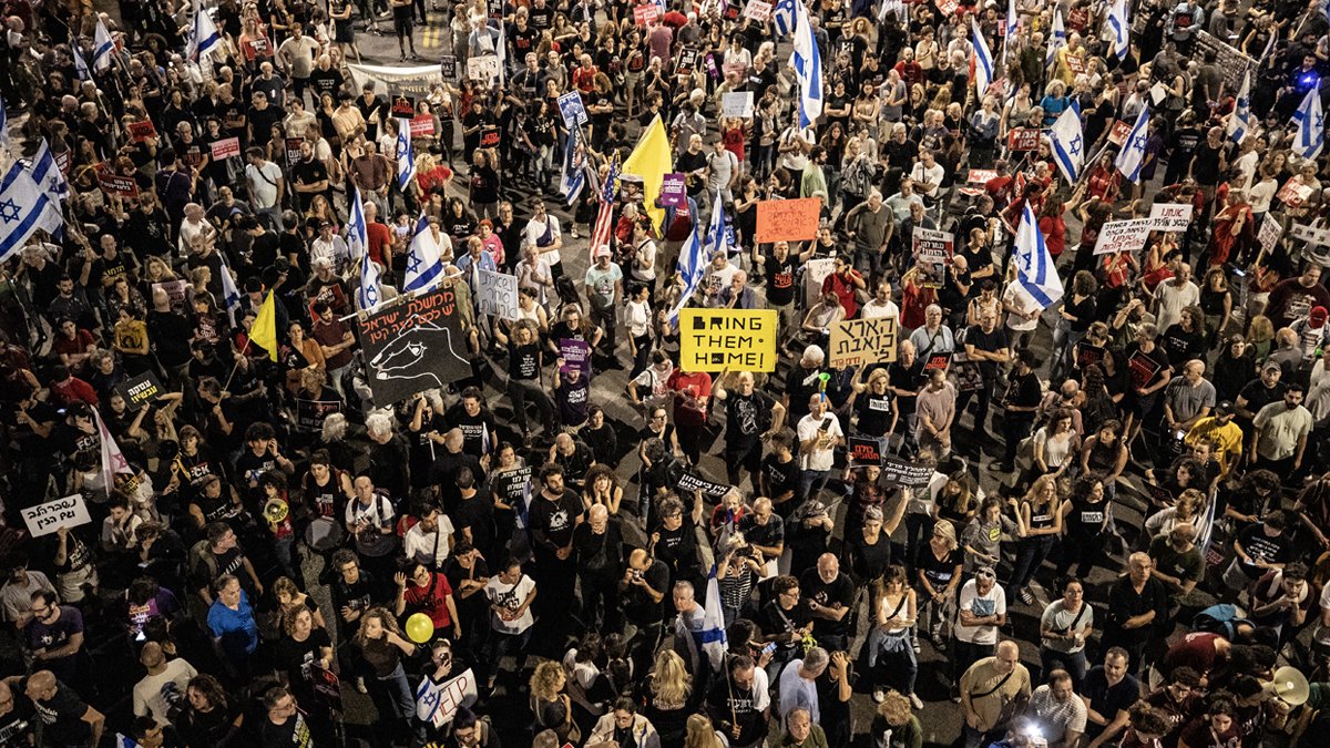 İsrail'de öfke büyüyor: On binler yine sokaklara döküldü