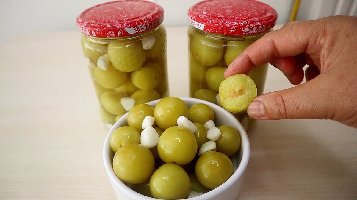 Erik varsa hemen deneyin! Kütür kütür erik turşusu tarifi... Kışın bile taze taze yiyebilirsiniz