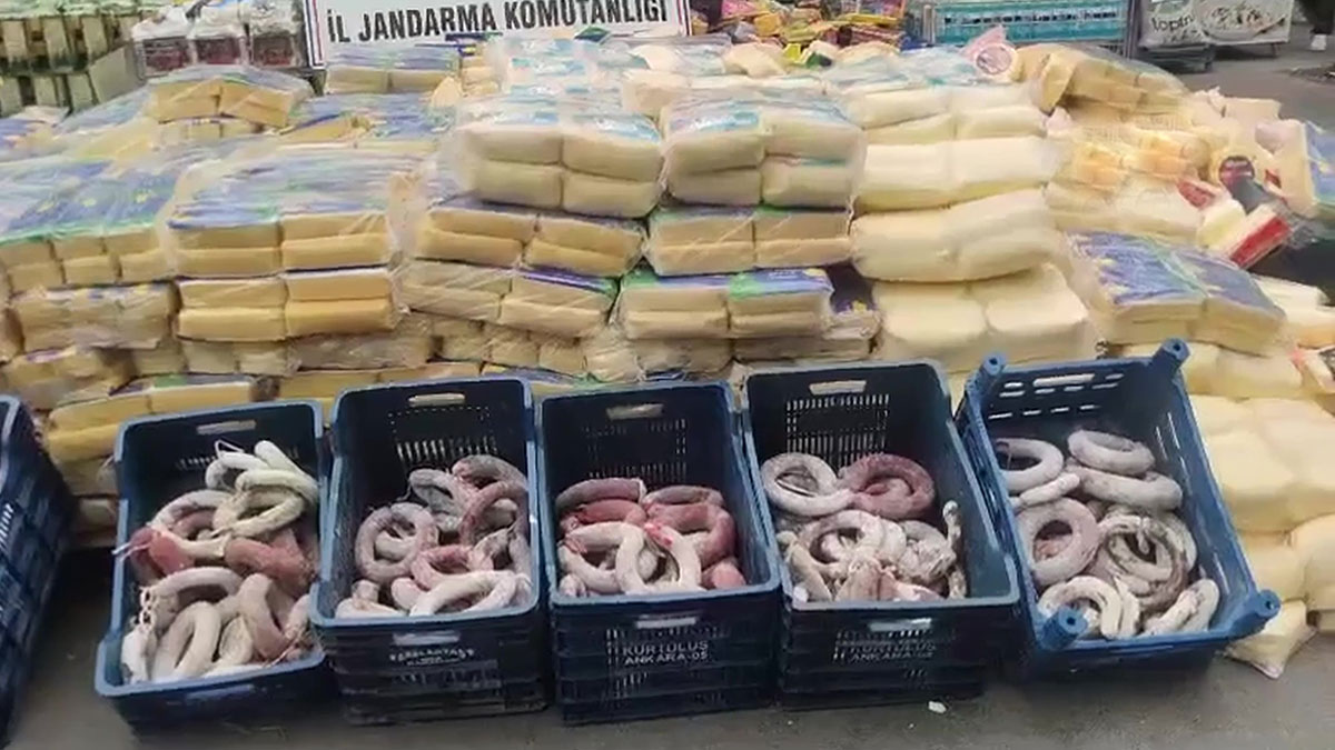 9 ton bozulmuş ve küflenmiş şarküteri ürünlerini piyasaya süreceklerdi! Peki ya yakalanmayanlar...?