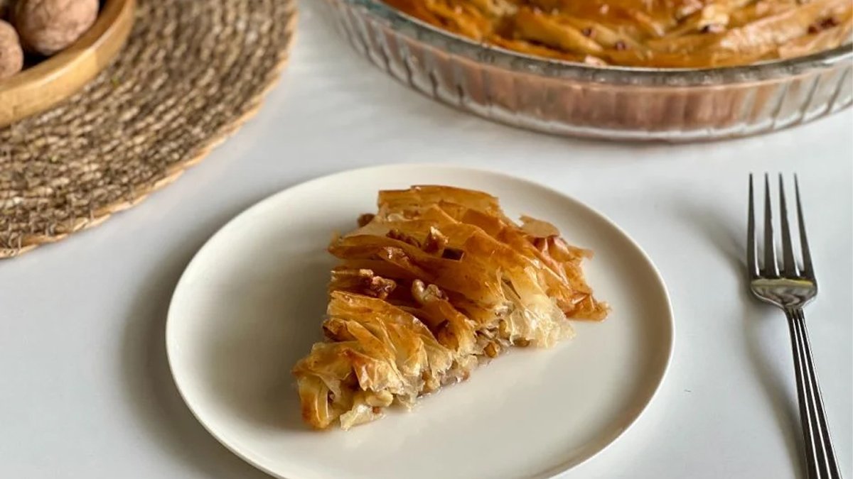 En kolay şerbetli tatlı tarifi! Tel tel ayrılıyor, dilim dilim yeniliyor, lezzetiyle mest ediyor: Saraylı tatlısı tarifi