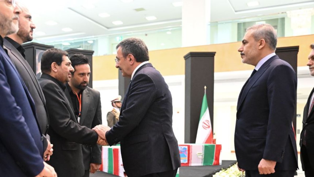 Hakan Fidan ve Cevdet Yılmaz Reisi'nin cenazesi için Tahran’da