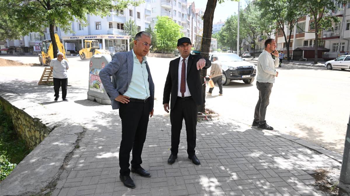 Kırşehir Belediyesi, yol yapım çalışmaları tüm hızıyla devam ediyor