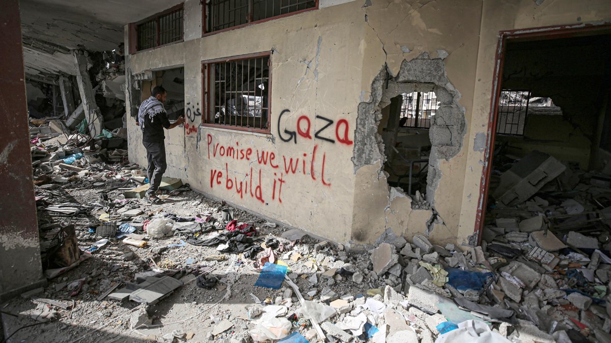 İsrail Gazze'de Filistinlilerin sığındığı okulu bombaladı: 9 can kaybı