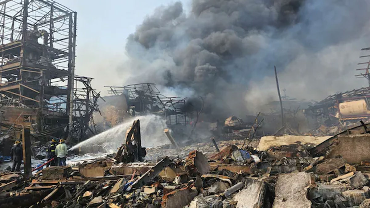 Hindistan'da fabrikada patlama 9 öldü 64 yaralı