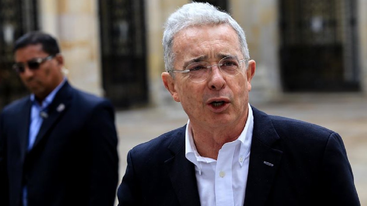 Rüşvet ve sahtekarlıktan yargılanıyor Kolombiya'nın eski lideri Uribe hakim karşısında