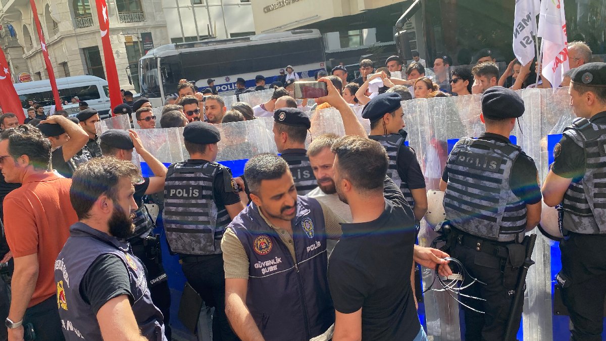 Milli Eğitim Bakanlığı'na yürüyen öğretmenlere polis müdahalesi