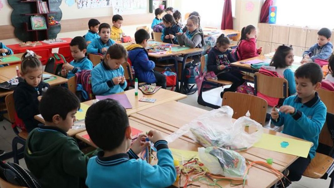 Eğitimde yeni dönem başlıyor: Tartışmalı müfredat onaylandı