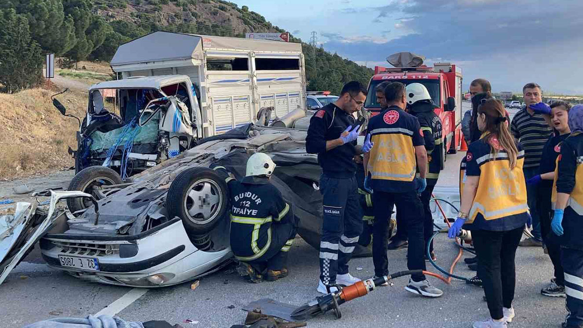 Burdur'da trafik kazası: 3 ölü, 2 yaralı