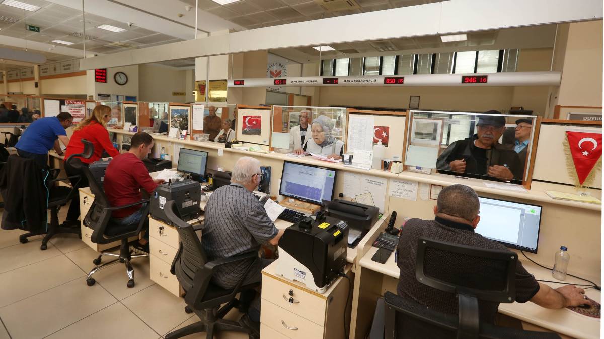 Yenimahalle'den vergisini yatırana çiçek sürprizi