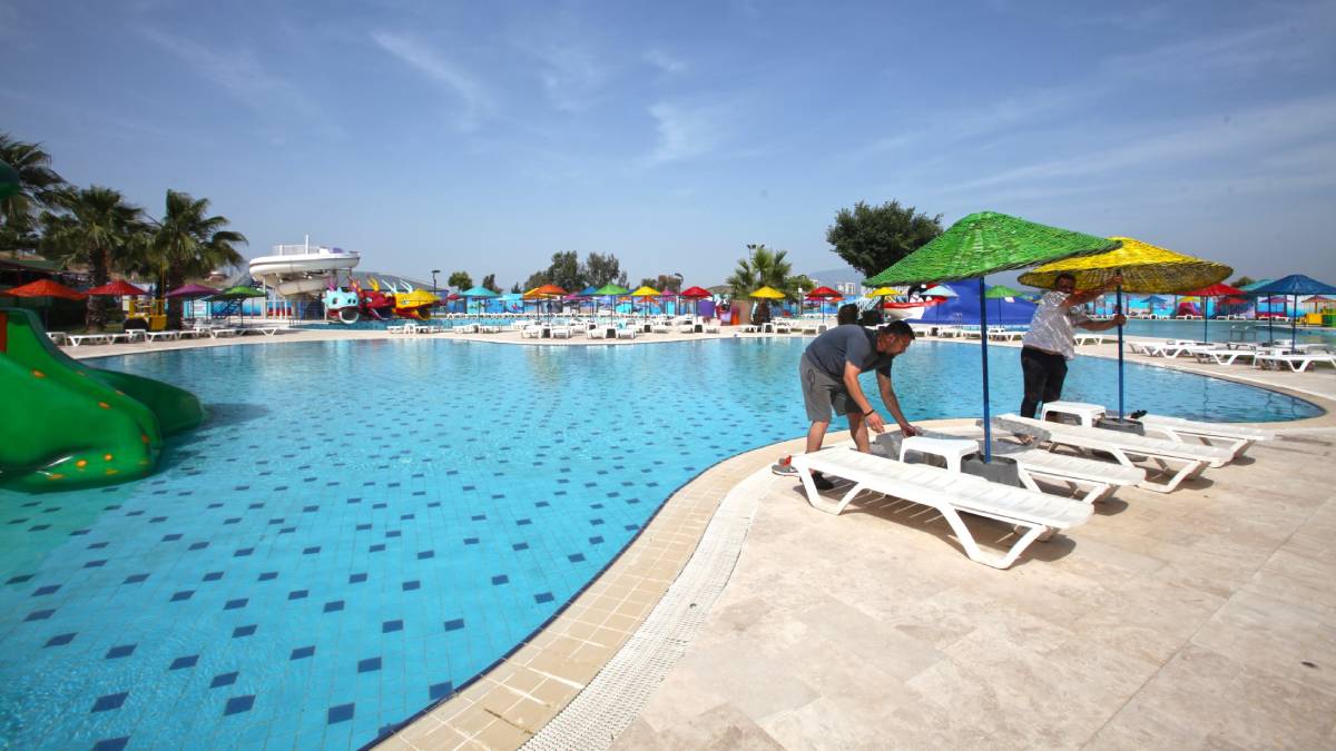 Karabağlar’da Aqua Yaşam Yüzme Havuzu açıldı