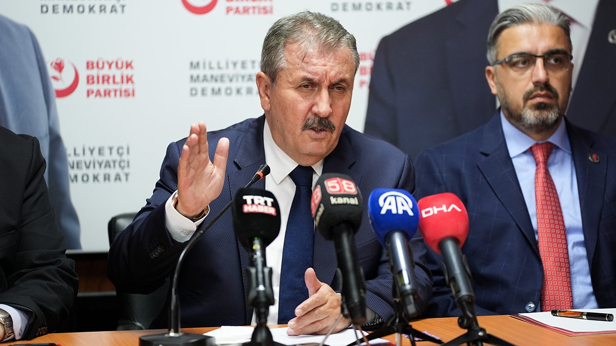 Destici'den 'sokak hayvanları' açıklaması: Çocuklar okula, yaşlılar sabah namazına gidemiyor