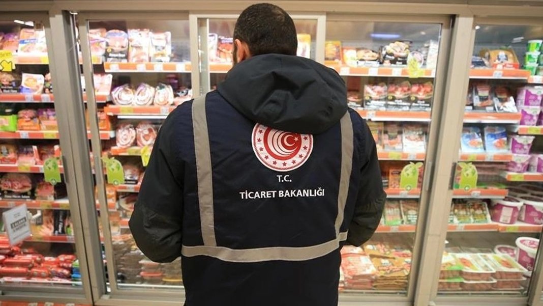 Fahiş fiyat ve stokçuluğun cezaları arttı: Kanun Resmi Gazete'de yayımlandı
