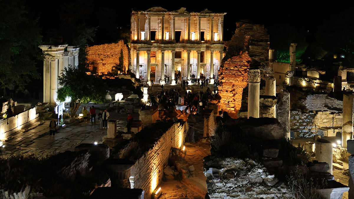 O kentte 'gece müzeciliği' başladı: Turistler buraya akın ediyor!