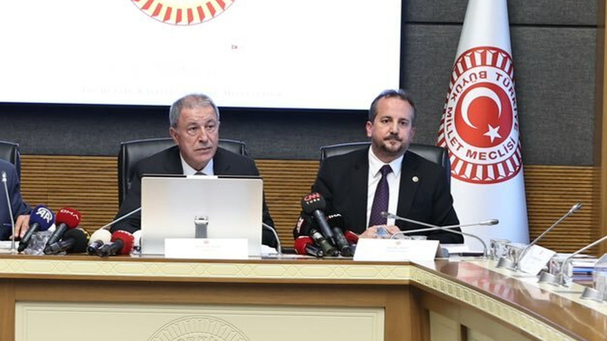 Meclis'te açık mikrofon skandalı: Hulusi Akar ve Refik Özen arasında geçen diyalog dikkat çekti