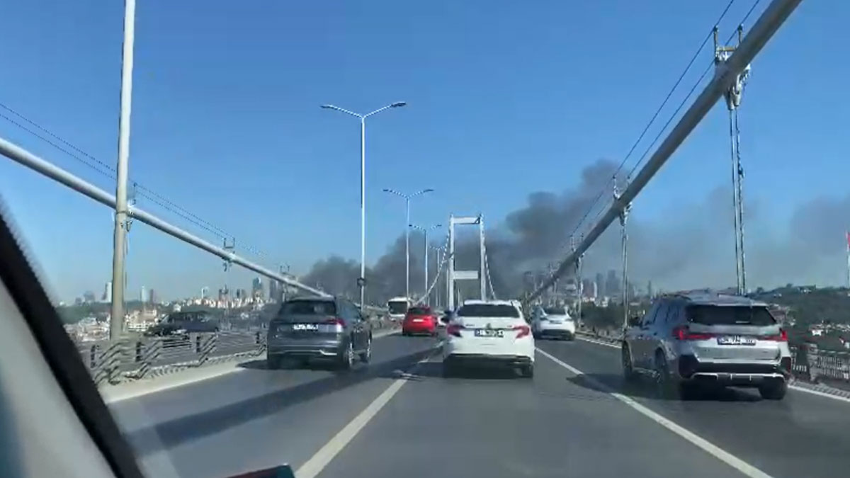 İstanbul Ortaköy'de yangın paniği: Boğazı duman kapladı