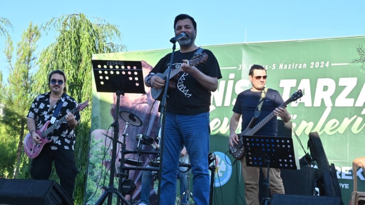 Manisalı çocuklar, Onur Erol şarkılarıyla doyasıya eğlendi