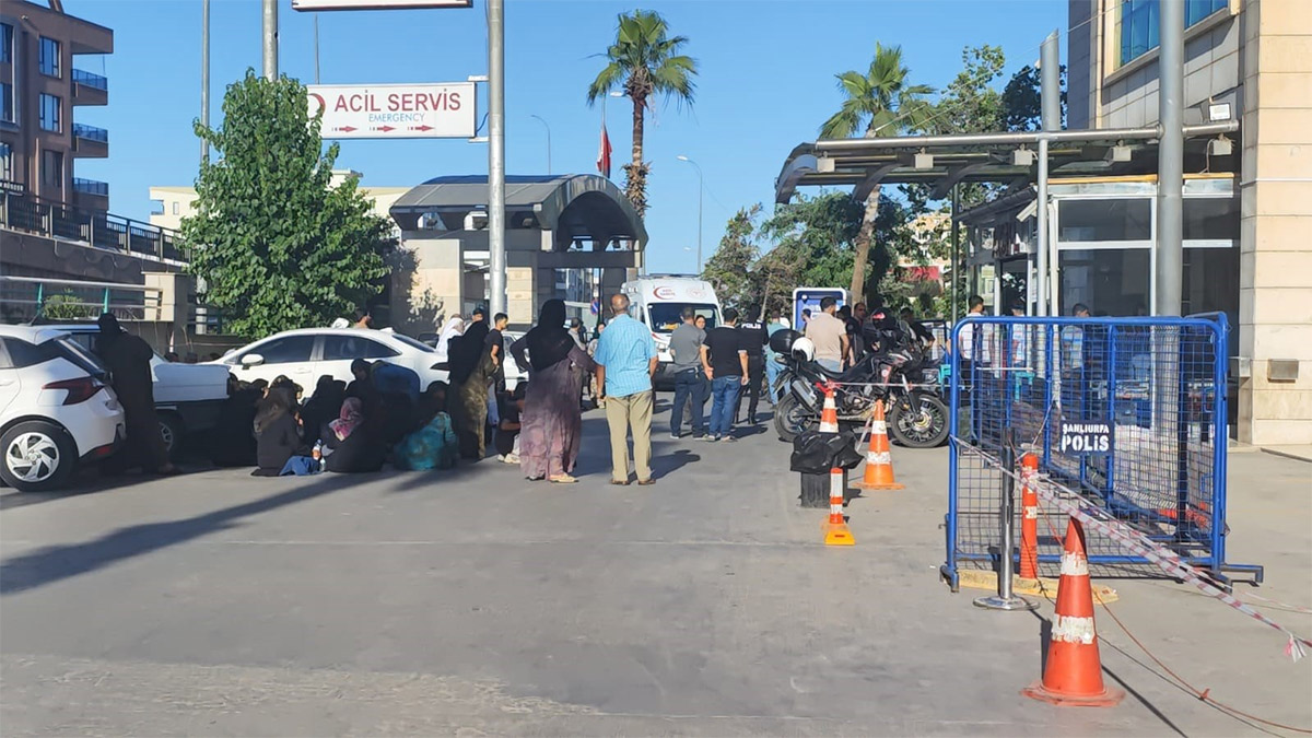 Mercimek hasadı yapan iş makinesi yüksek gerilim hattına takıldı: 2 ölü, 3 ağır yaralı