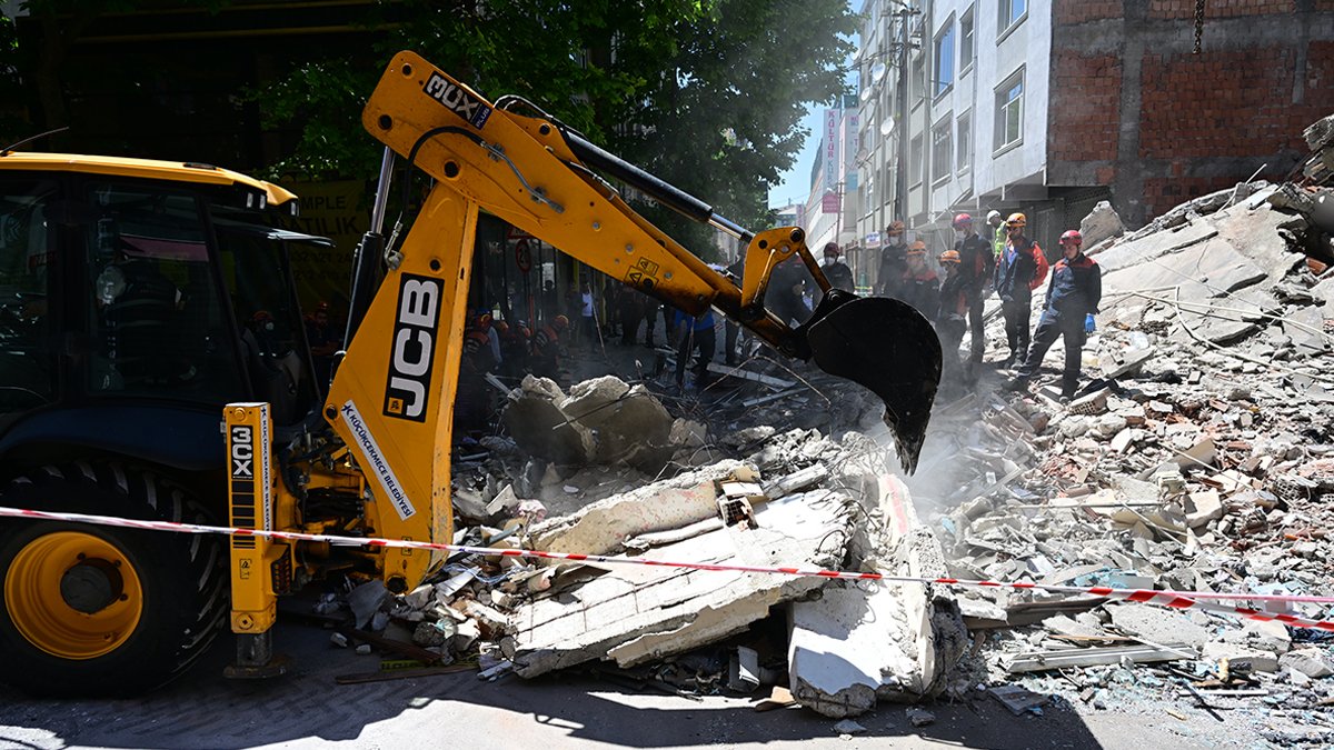 Küçükçekmece'de bina çökmesi sonrası korkutan sözler! '2-3 bin tane var, saatli bomba gibi'