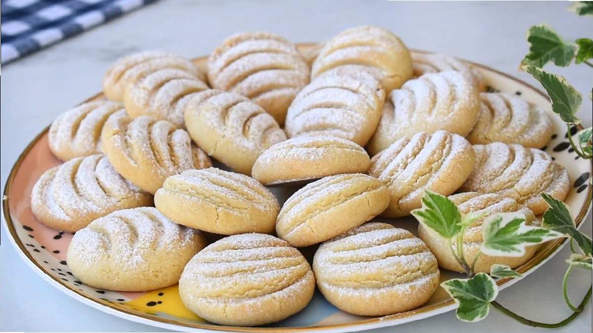 Sadece 3 malzeme gerekiyor, evinizi pastaneye çeviriyor! Şipşak hazır kurabiye tarifi! Herkes sokak başından kokuyu takip edecek