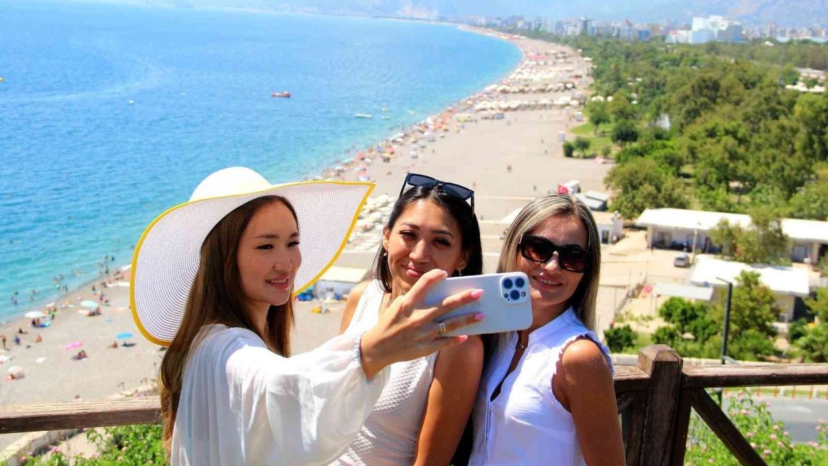 Antalya'ya turist yağdıran ünlü şirket iflas etti! Turizm sektörüne kara haber: Binlerce turist geri dönecek