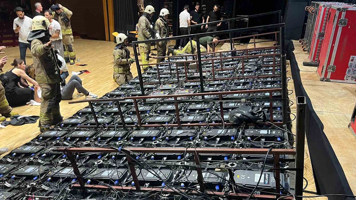 Mezuniyet töreninde led ekran devrildi! Çok sayıda yaralı var