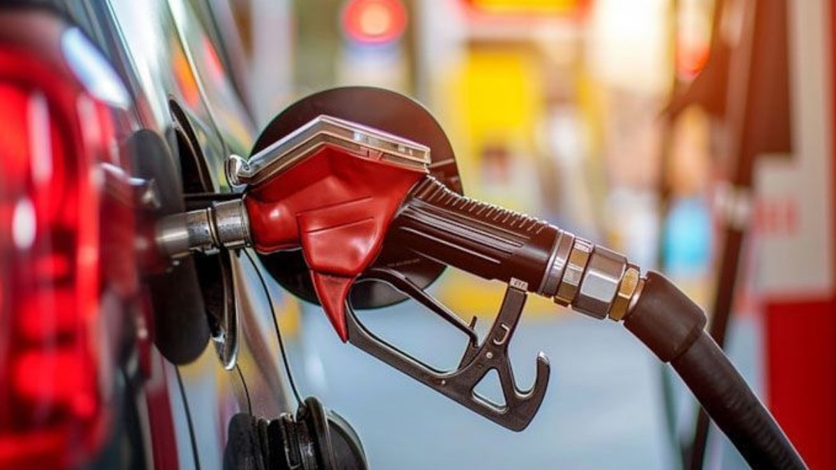 Aylar sonra akaryakıtta toplu indirim: Tabelalar peş peşe değişti