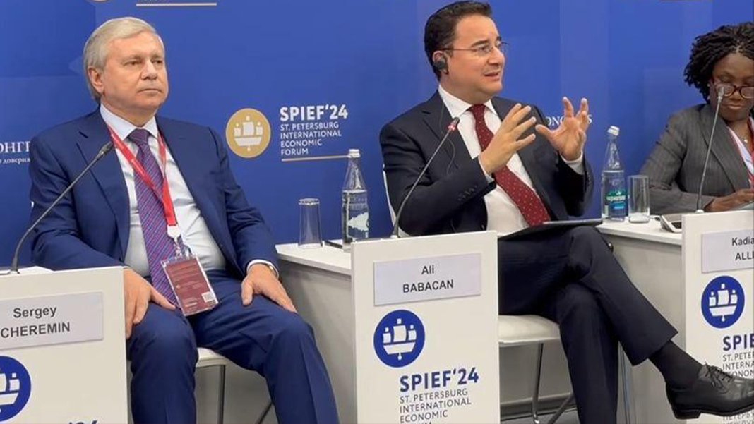 Putin'in davetlisi olarak St. Petersburg Ekonomi Forumu'nda konuşan Babacan: Türkiye ve Rusya birbirini tamamlıyor