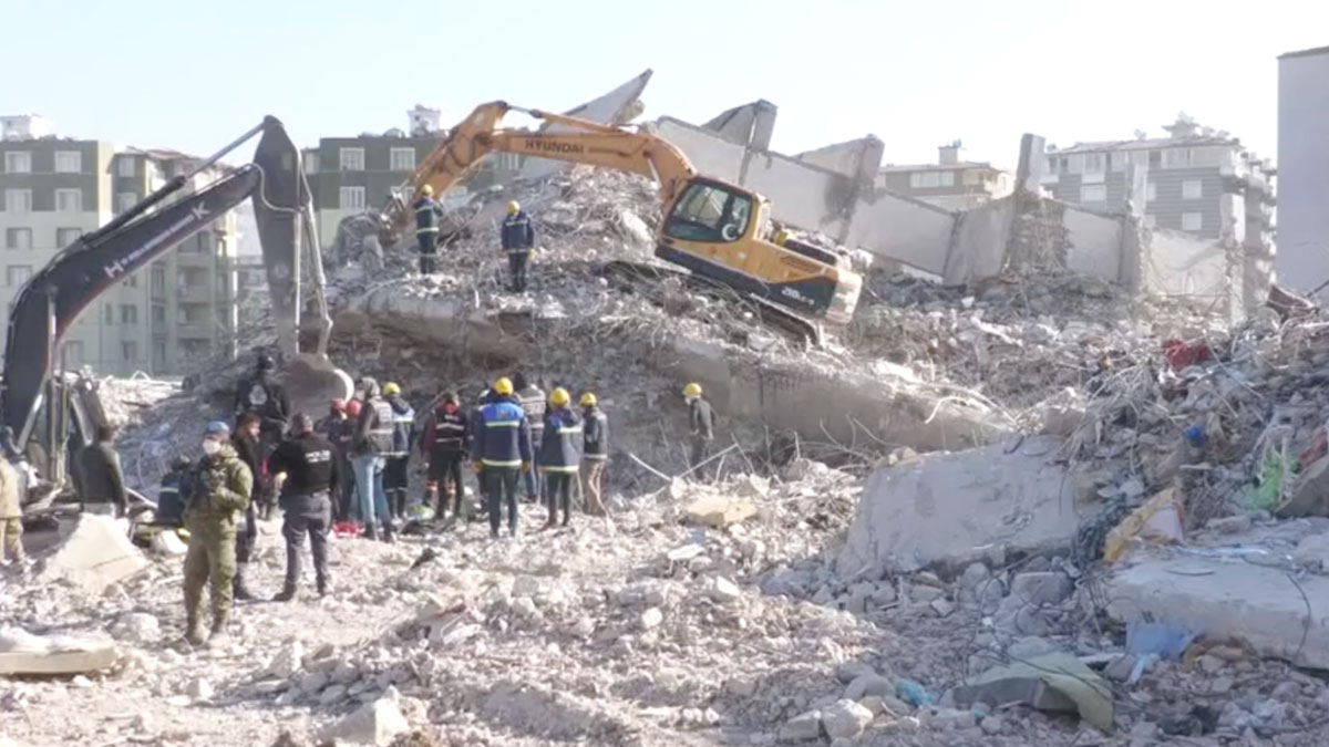 Hatay'da 198 kişiye mezar olan apartmanla ilgili 2 zanlı tutuklandı