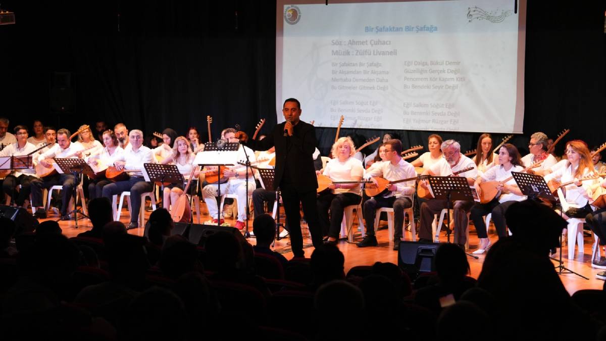 Kartal Belediyesi bağlama kursu öğrencilerinden eşsiz konser