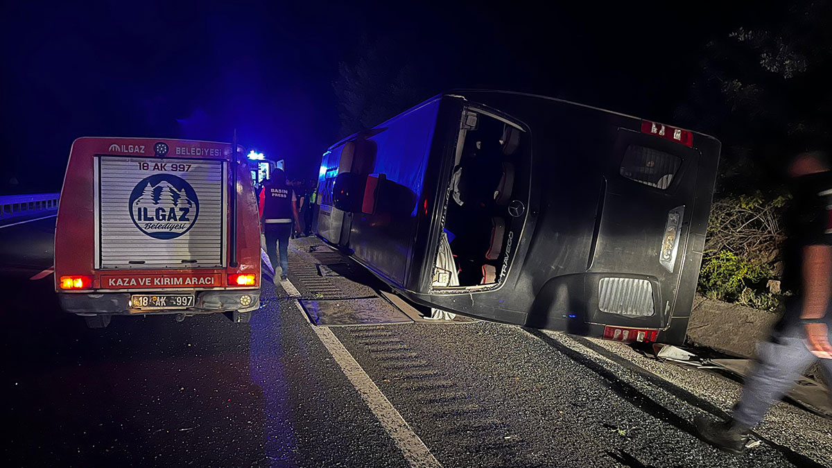 Kastamonu'da yolcu otobüsü devrildi: 10 yaralı
