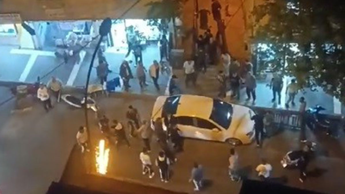 Kavgayı ayıramayınca herkesi şaşkına çeviren o yönteme başvurdu! İlginç anlar anbean kamerada