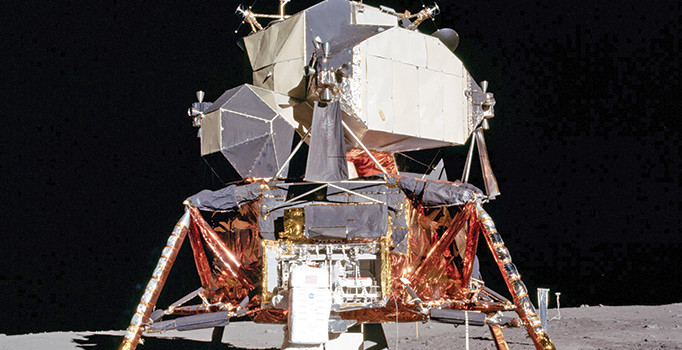 ABD, Apollo 11 uzay aracına ait bir çantayı yanlışlıkla sattığı ortaya çıktı