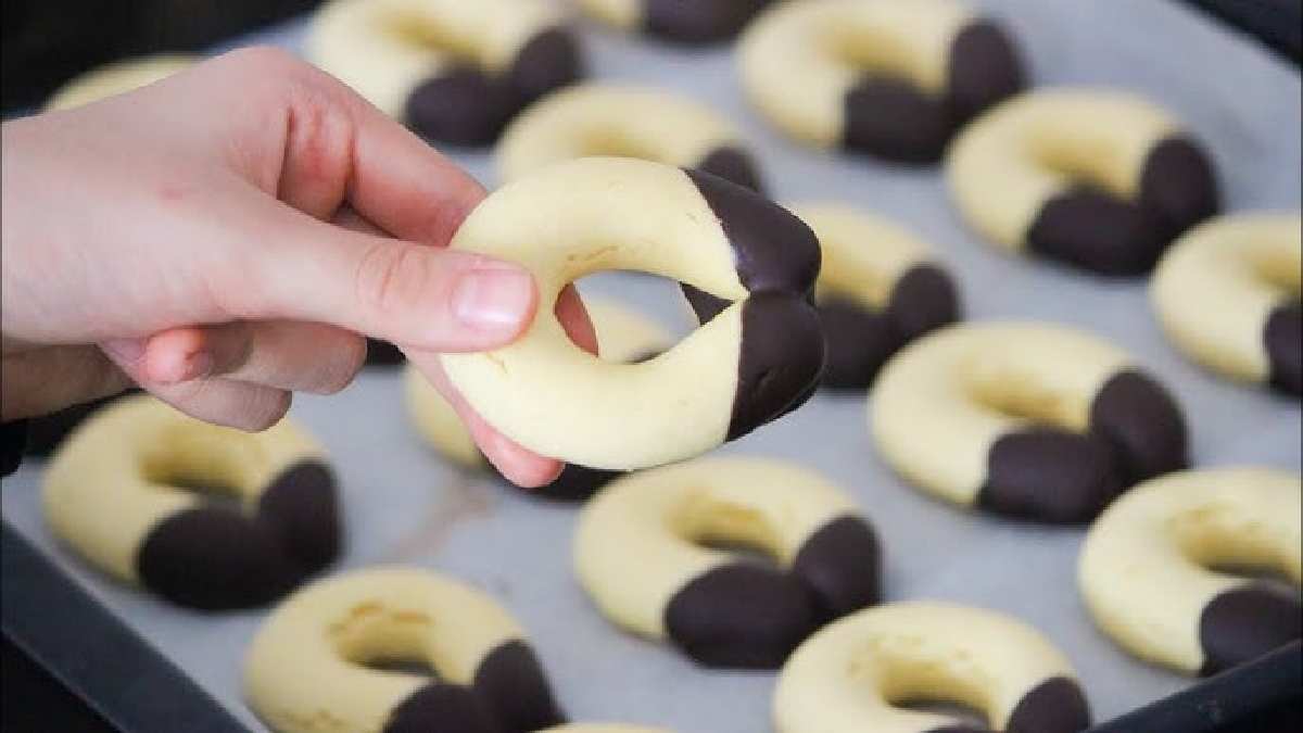 Bu kokuya kimse hayır diyemeyecek! Pastane yerine sizin kapınızı çalacaklar! 3 malzemeli pratik kurabiye