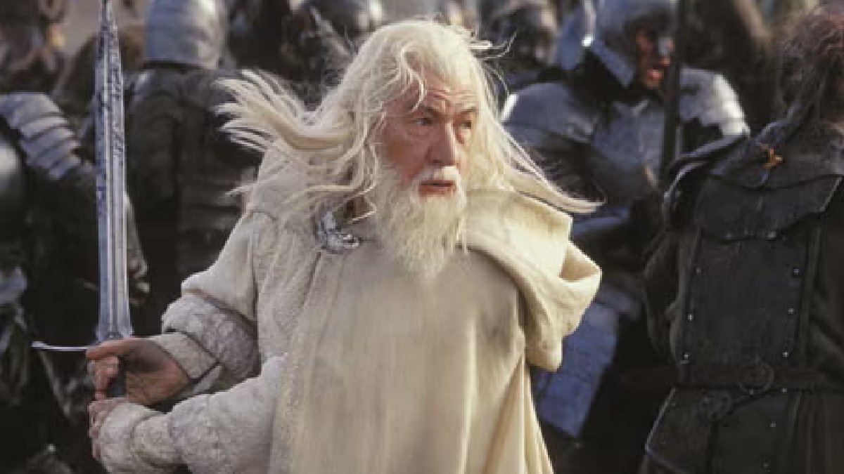 Ian McKellen, Gandalf rolüne bir şartla döneceğini söyledi