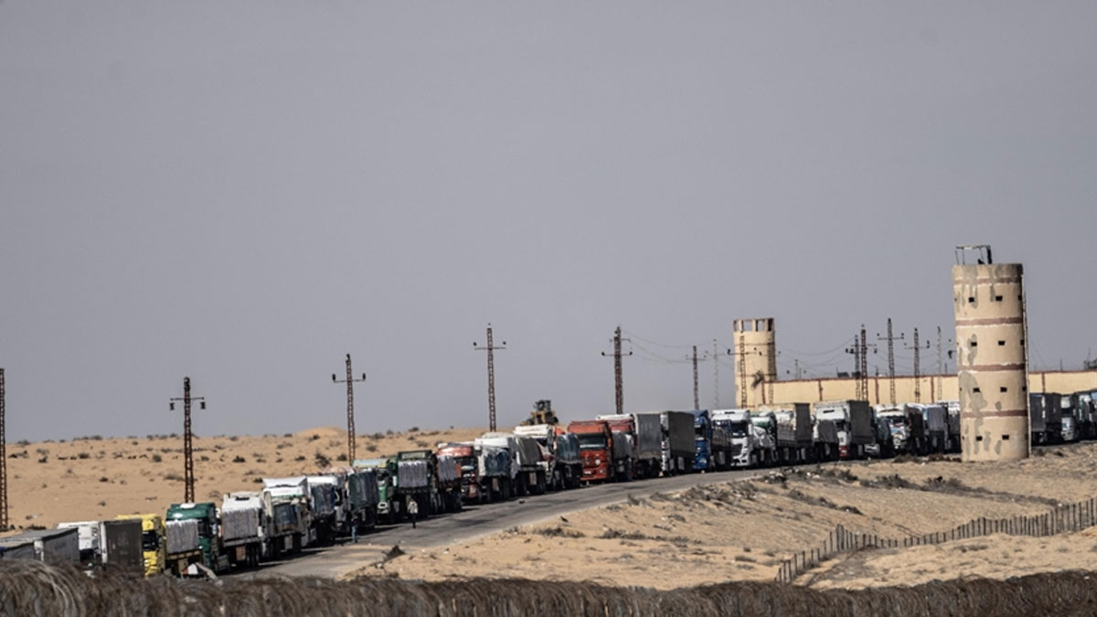 Gazze'ye giden tırlar Refah Sınır Kapısı'nda bekliyor