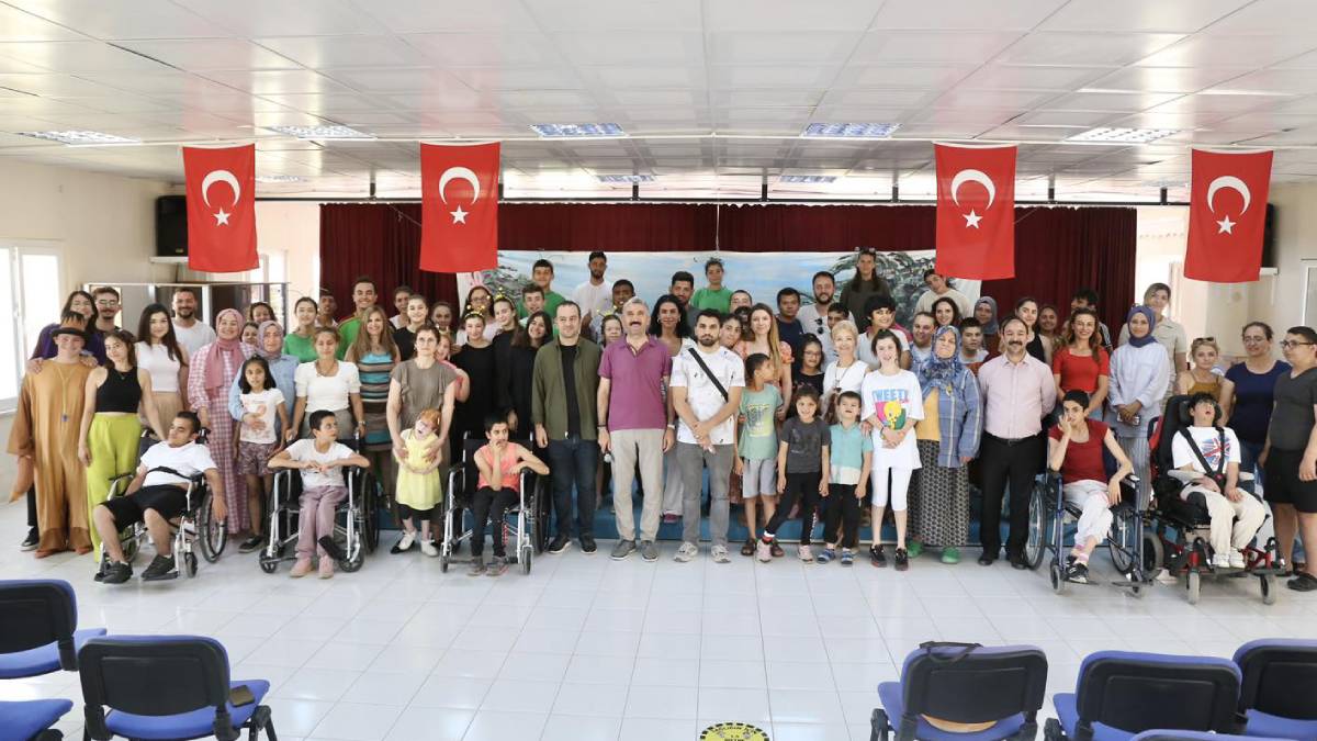 BBKT, BTO Özel Eğitim Uygulama Okulu'nda tiyatro sahneledi