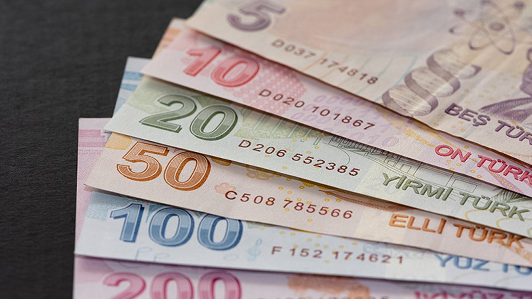 Fitch'ten Türkiye'ye 'dikkat' çağrısı: Yabancı para mevduatı ve KKM bir risk unsuru