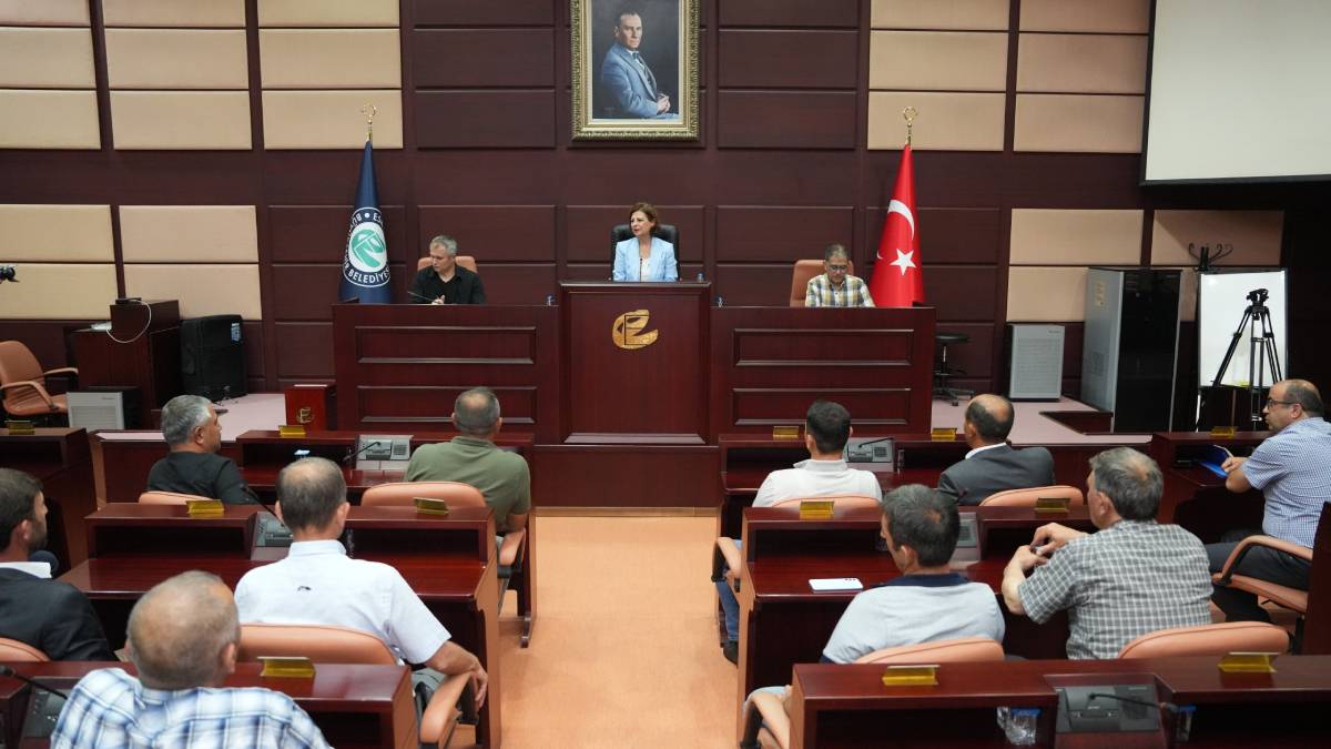 Başkan Ünlüce muhtarların taleplerini dinledi