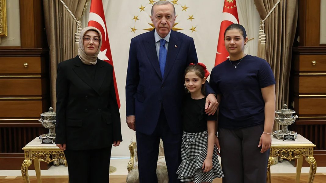 Erdoğan'dan Sinan Ateş'in kızına 'Tamam kızım' yanıtı: Zeynep 'Tayyip dede babamın katillerini yakalayabilir misin?' dedi