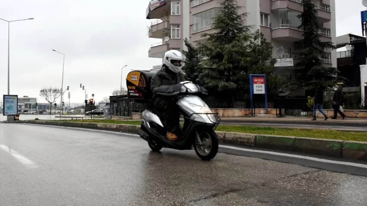 Moto kuryelere vergi geliyor! Binlerce çalışana kötü haber: O kuryeler artık vergi ödeyecek