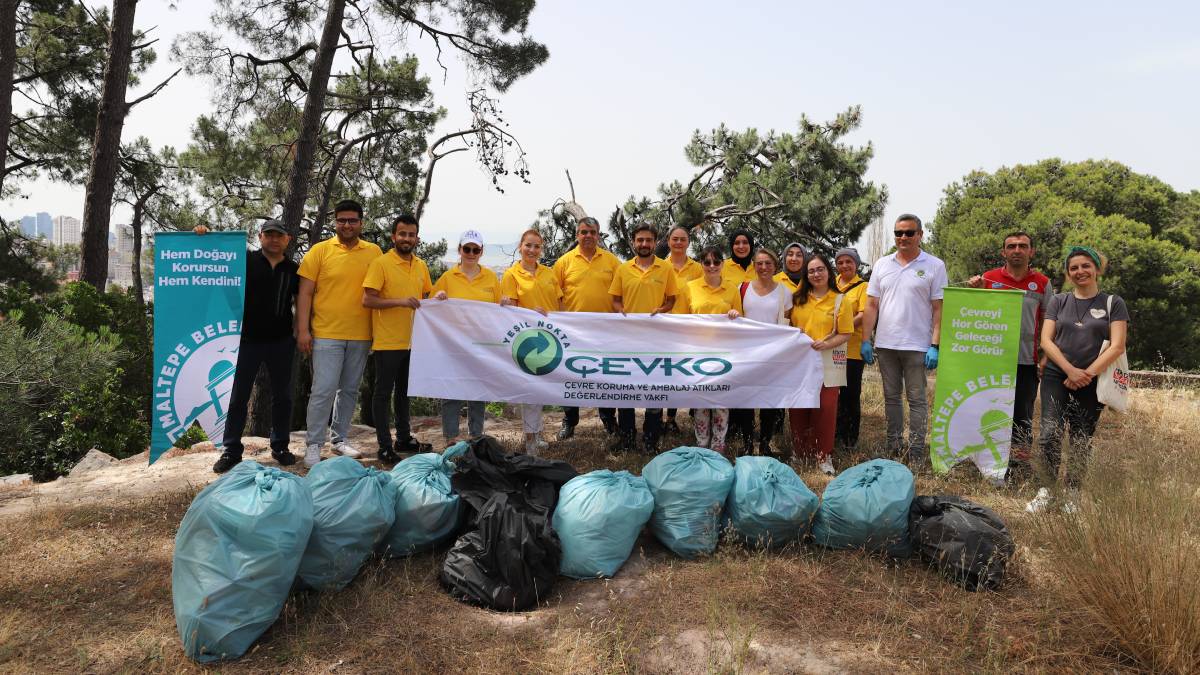 Maltepe’nin ormanlarından 75 kg atık topladılar