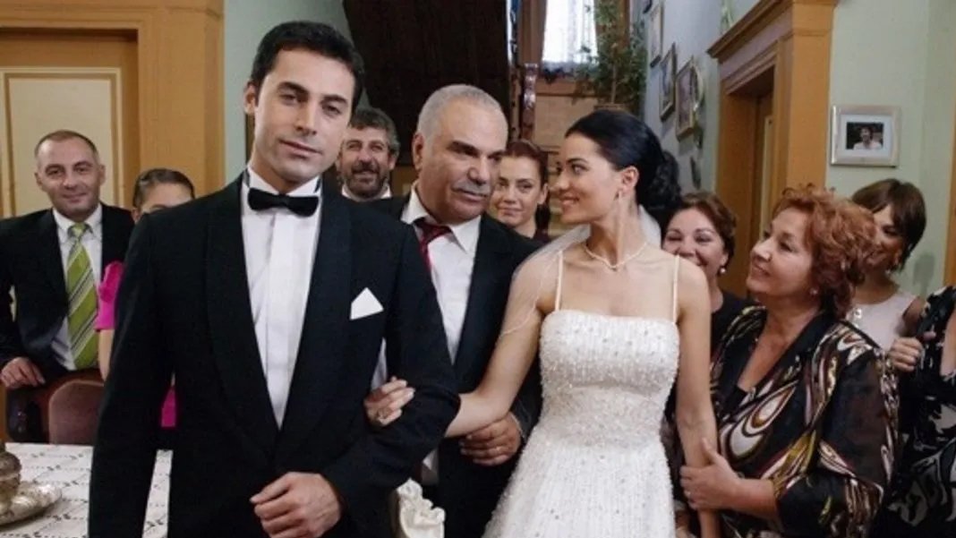 Yaprak Dökümü'nün ünlü oyuncusuna 'dolandırıcılık' operasyonu: Gözaltına alındı