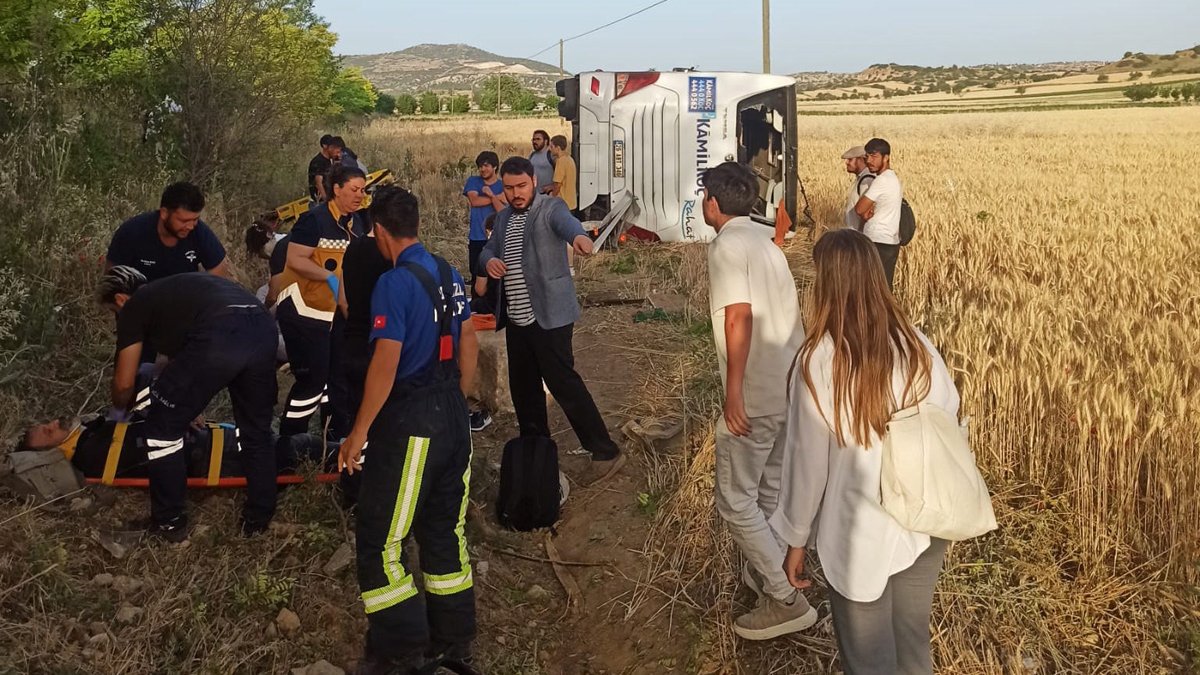 Denizli'de yolcu otobüsü tarlaya uçtu: 27 yaralı