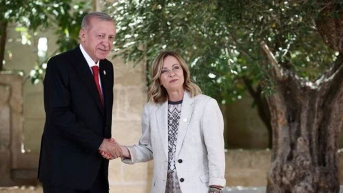 Erdoğan İtalya'da Başbakan Meloni tarafından karşılandı