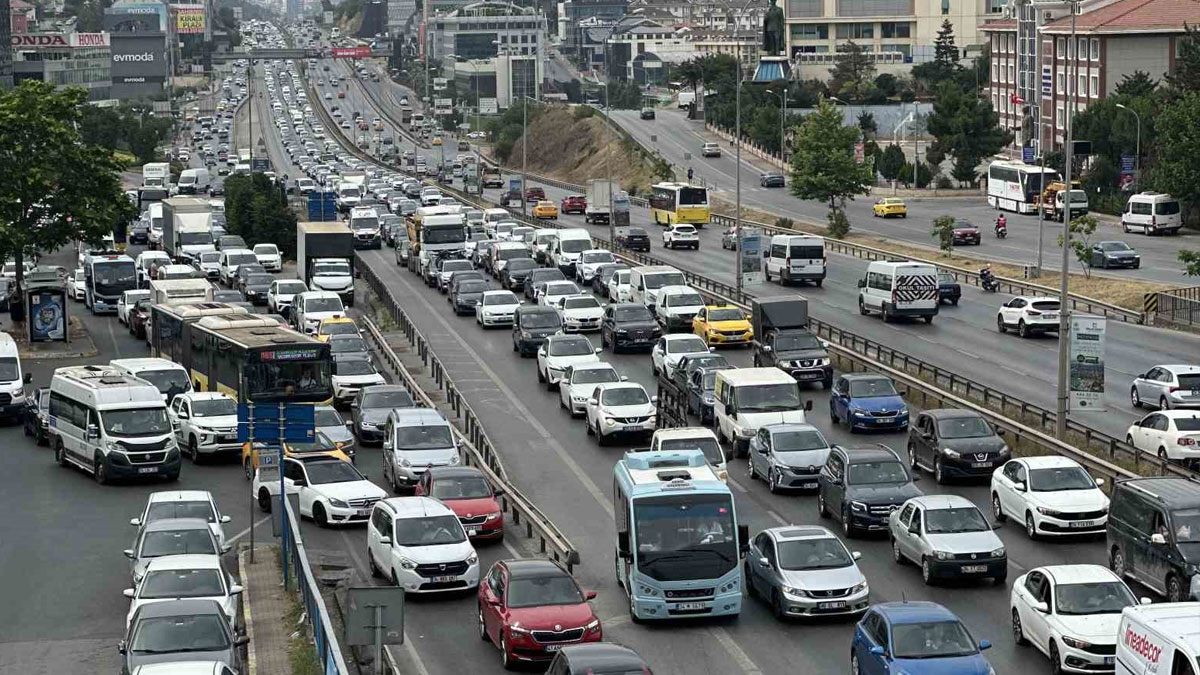 İstanbul'da bayram trafiği başladı