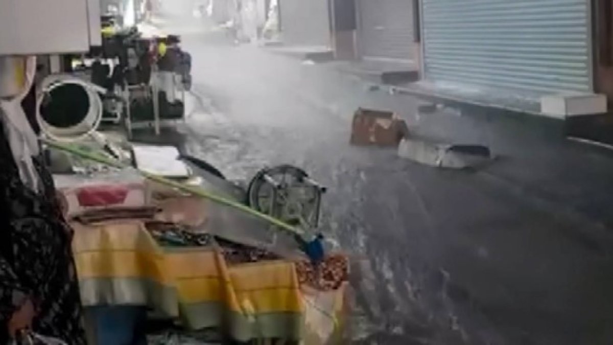 Ankara'da etkili olan sağanak ve fırtına hayatı olumsuz etkiledi