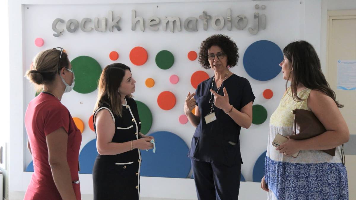 Çocuk hastalara moral ziyareti