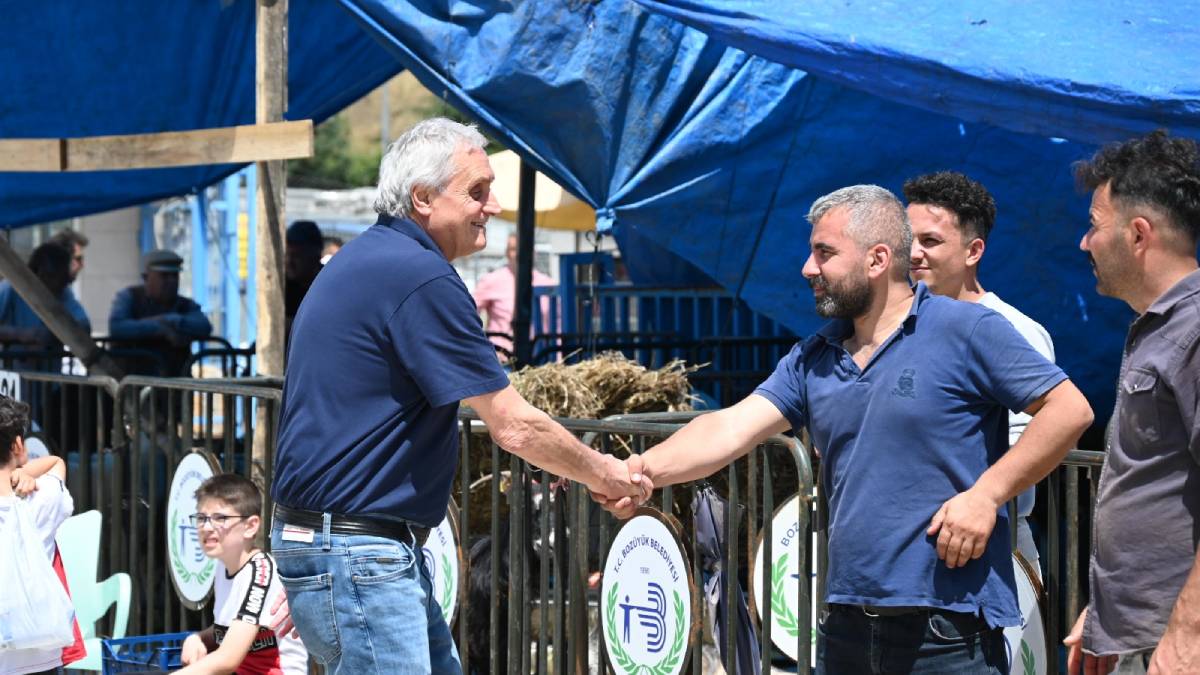 Başkan Bakkalcıoğlu canlı hayvan pazarını ziyaret etti