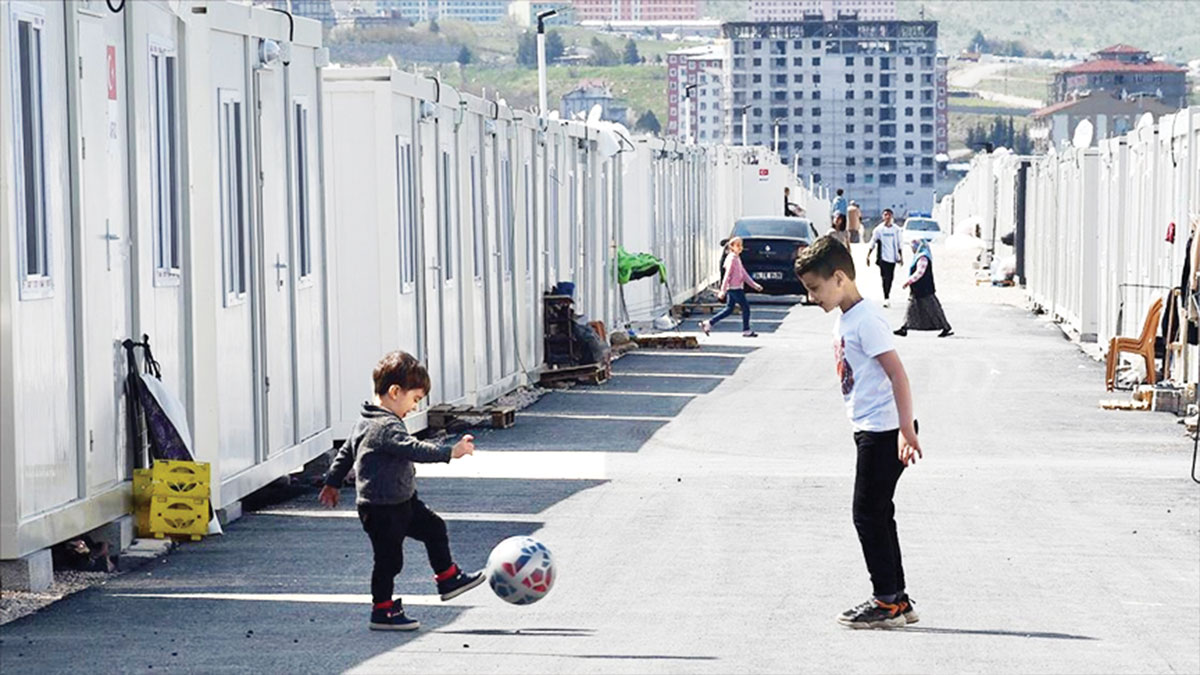 Deprem bölgesinde dördüncü bayram da konteynerda