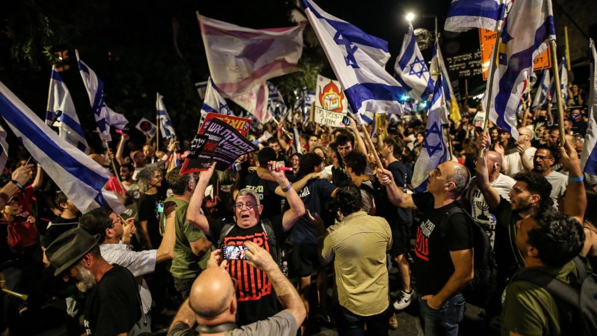 On binlerce İsrailli Netanyahu'nun istifasını istedi: Erken seçim hemen şimdi